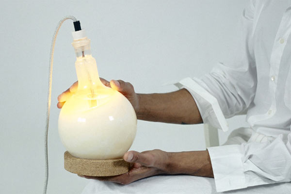 Лампа, сделанная из лабораторной колбы из колбы Droog — Slow Glow Lamp