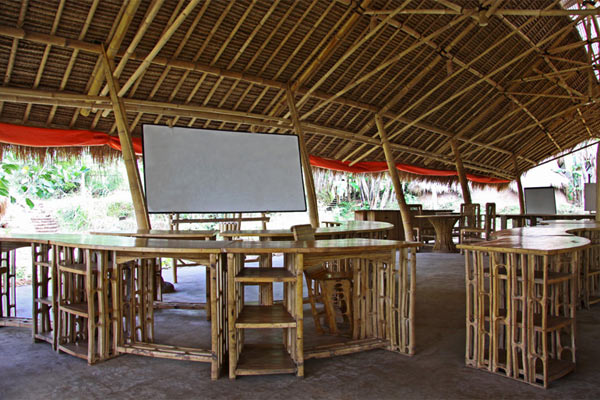 Европейская архитектура зеленой школы из бамбука на Бали